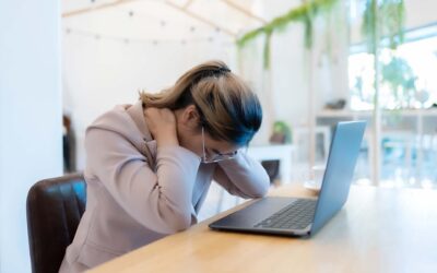 Gesunde Haltung im Alltag: So schützt du deinen Rücken